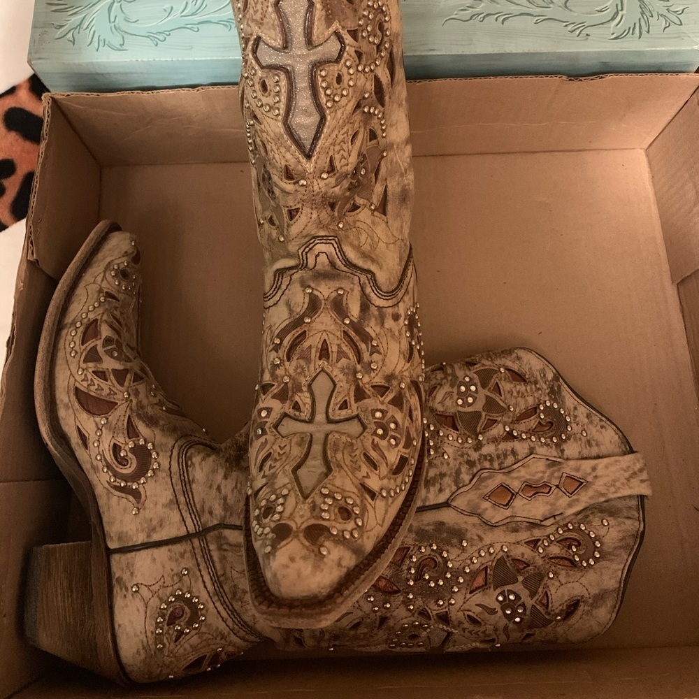 CORRAL buckle boots 👢